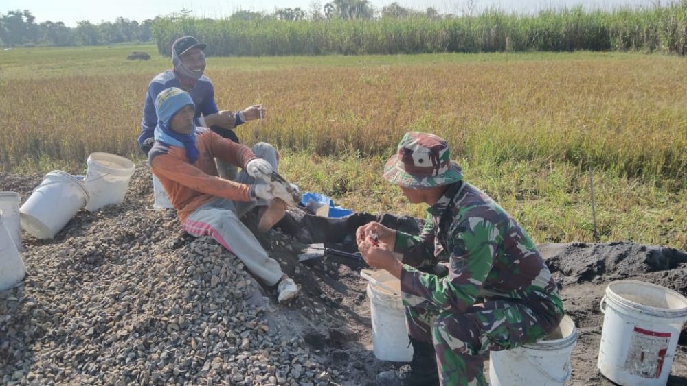 Selalu Aktif Jalin Komunikasi Dengan Warga Di Lokasi TMMD