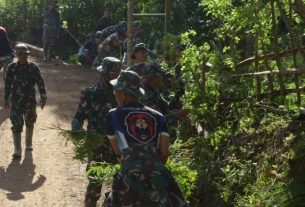 Semangat Gotong Royong Anggota Satgas TMMD Ke 111 Kodim 1407/Bone Semakin Membara