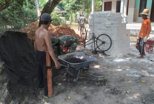 Semangat Kerja Gotong Royong Antara Satgas TMMD Ke 111 Kodim 0718/Pati dan Warga Desa Tamansari