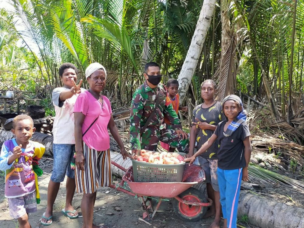 Semangat Warga Kampung Dorba Sukseskan program TMMD