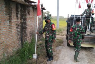 Semarak Merah putih Sepanjang Jalan Desa Tamansari Sambut Upacara Pembukaan TMMD