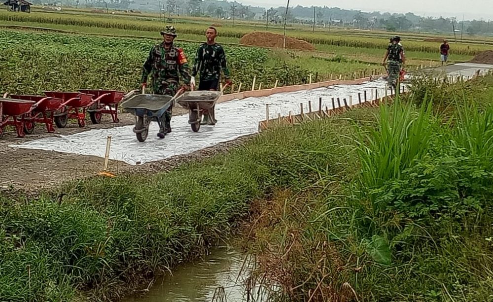Sepanjang 150 Meter Plastik Cor Di Pasang Untuk Pengecoran