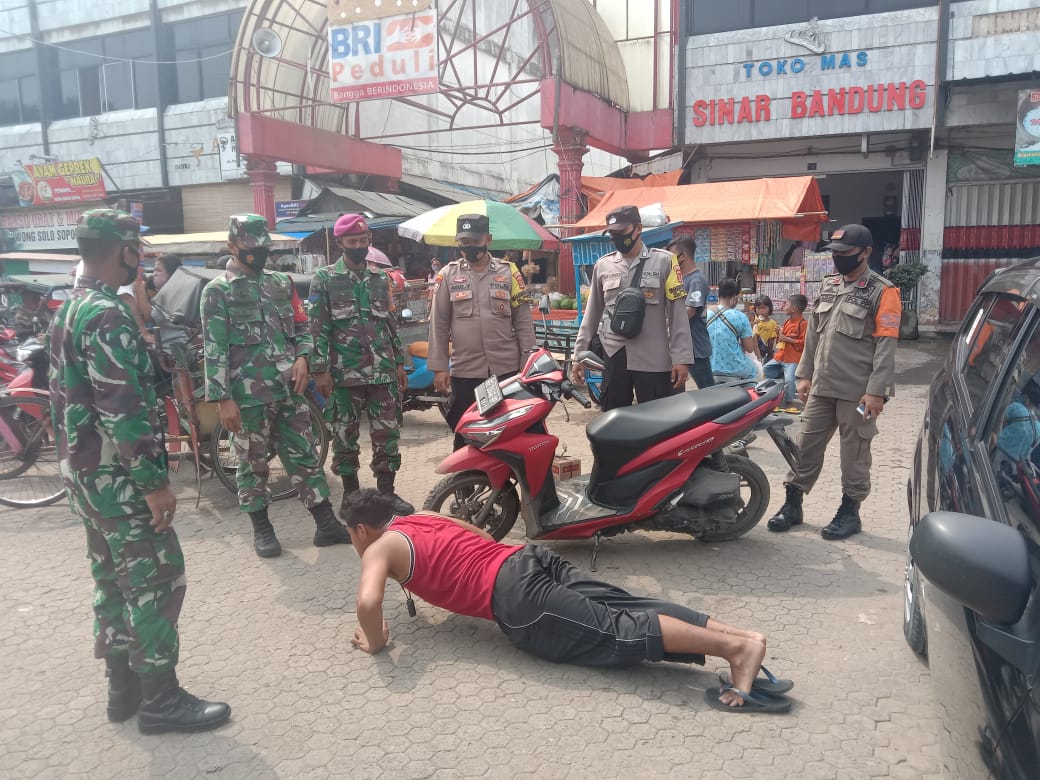 Serda Ismanto Terapkan Prokes di Pasar Panjang