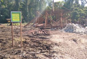 Sinergitas Babinsa Bangun Rumah Pastori di Lokasi Pra TMMD