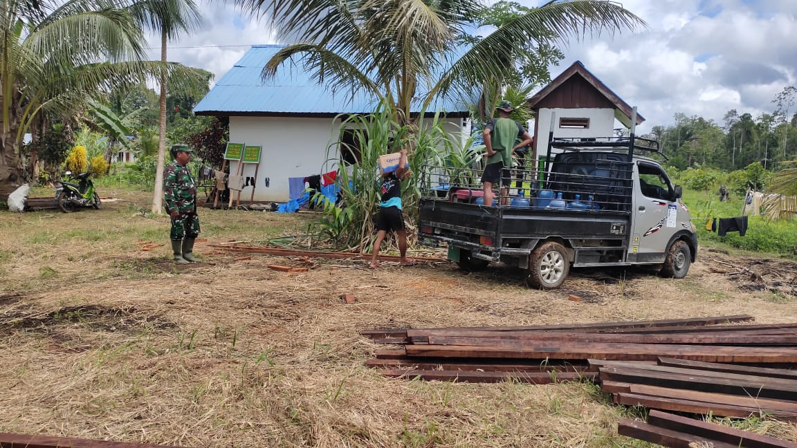 Sinergitas Prajurit TMMD dan Warga