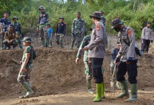 Sinergitas TNI - POLRI dan Warga Terus Terjaga di TMMD ke111 kodim 1407 Bone di lokasi.