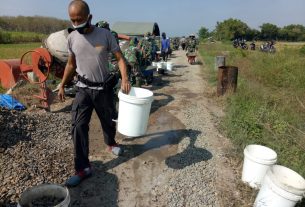 Sinergritas TNI-Polri Dalam Melaksanakan Tugas TMMD Desa Tamansari Terus Terjaga