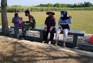 Suasana Pagi Di Sekitar Lapangan Desa Tamansari