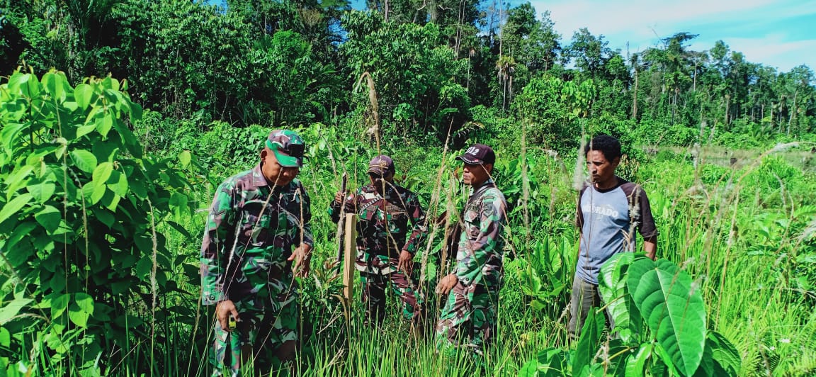 TMMD Kodim 1712/Sarmi Bangun Mushola di Kampung Dorba