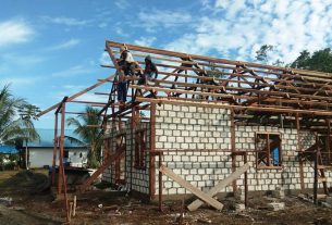 TMMD: Pemasangan Lisplang Pembangunan Gereja
