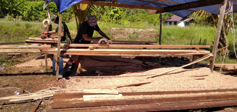 TMMD: Penyekapan Kayu untuk Kuda-kuda Atap Balai Kampung