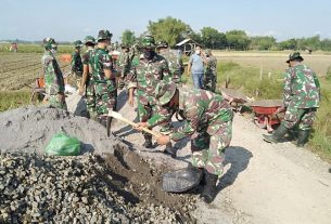 TNI, Warga, Pasir dan Batu Split