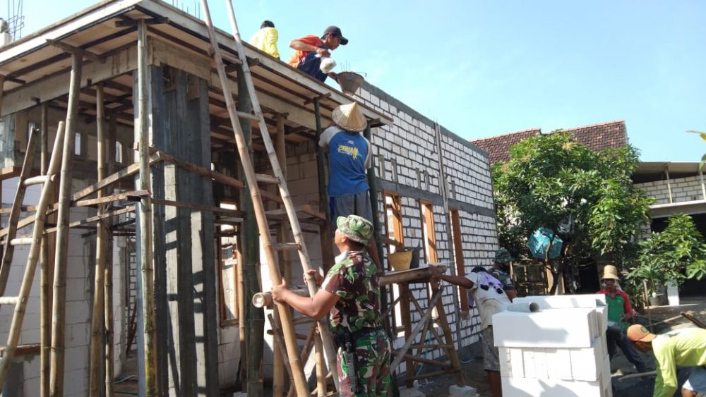 Tangga Bambu Berperan Penting Dalam RTLH