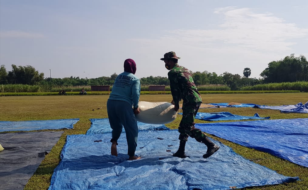 Tinah, Ibu Ini Bisa Mengimbangi Kekuatan Tentara