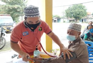 Vaksinasi Massal Hari Pertama, Polres Tulang Bawang Layani Puluhan Warga