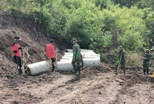 Warga Bersama Tni Kompak Bangun Gorong Gorong Dilokasi Pra Tmmd Kodim 1407/Bone