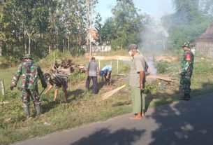 Warga Ikut Giat Gotong Royong di Lokasi Pra TMMD Reguler 111 Kodim Pati