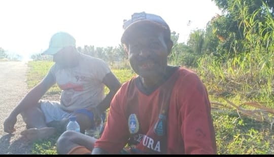 Warga Kampung Dorba Tak Kuasa Menahan Air Mata Kebahagiaan