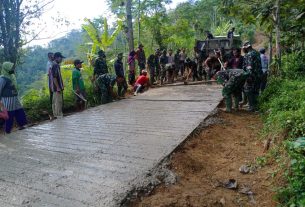 Warga Semakin Menyatu Dengan Satgas TMMD Reg 111