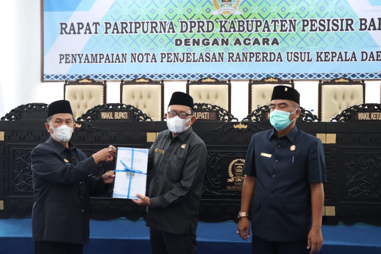 Rapat Paripurna DPRD Kabupaten Pesisir Barat Dengan Acara Penyampaian Nota Penjelasan