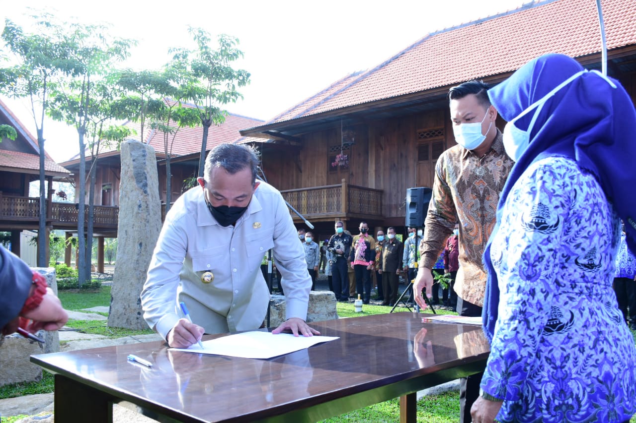 Bupati Tubaba Lantik Unit Pelaksana Teknis Sekolah