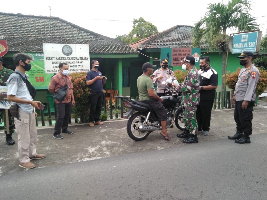 Koramil 08/Baki Bersama Polsek Baki Dan Satpol PP Kec. Baki, Laksanakan Operasi Yustisi Di Depan Koramil