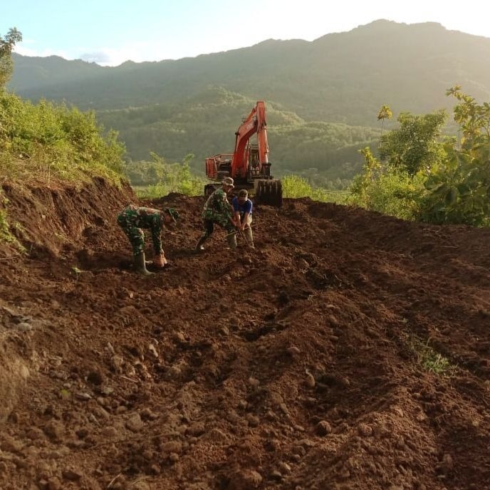 Gali Bongkahan Batu Ala Manual