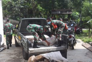 Melalui Karya Bakti TNI TA. 2021 Membangun Pos Kamling di Kampung Pulo Mas