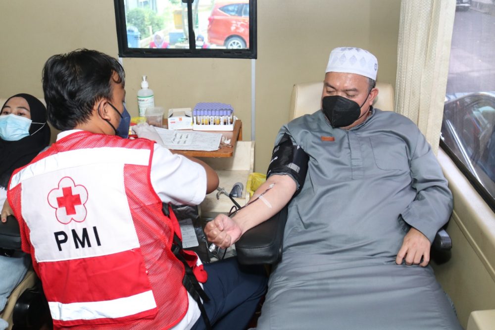 Rektor Turut Serta, UKM KSR PMI IIB Darmajaya Gelar Donor Darah Sukarela