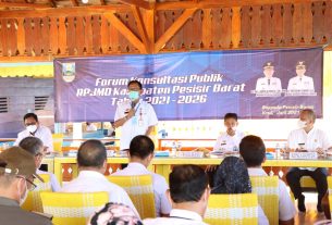 Bupati Pesisir Barat Membuka Secara Resmi Forum Konsultasi Publik