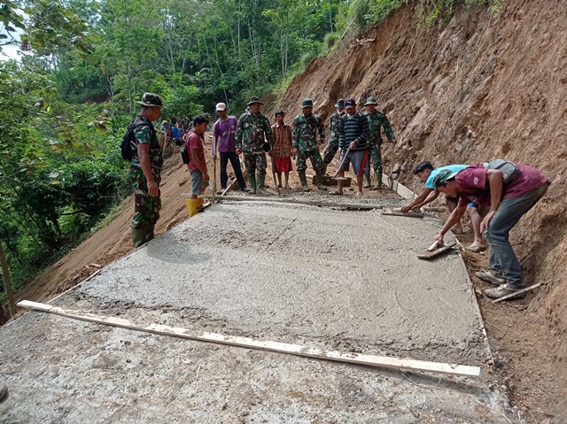 Asal Tidak Hujan, Jalan TMMD Kebutuhjurang Akan Selesai Tepat Waktu