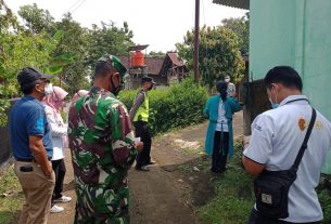 Babinsa Koramil 03/Ngadirojo Di Masing-Masing Desa Binaan Dampingi Petugas Kesehatan Laksanakan Tracing
