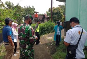 Babinsa Koramil 03/Ngadirojo Di Masing-Masing Desa Binaan Dampingi Petugas Kesehatan Laksanakan Tracing