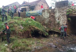 Kodim 0410/KBL melaksanakan kegiatan pembersihan sungai