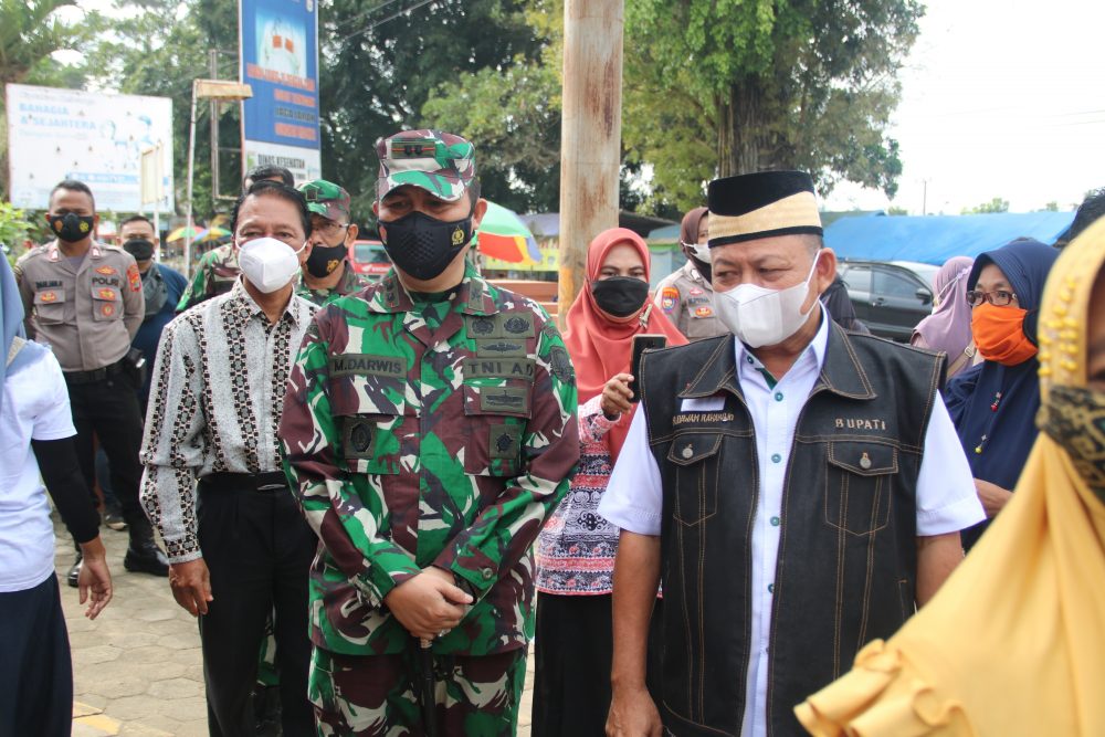 Forkopimda Lampung Timur Monitoring Serbuan Vaksinasi TNI-Polri