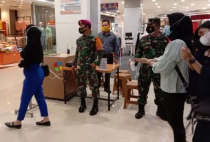 Sertu Suprianto bersama tim Gugus Tugas terapkan Protokol kesehatan