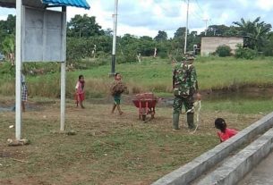 Anak-anak Kampung Dorba Teladani Sikap Prajurit TNI dalam Pelaksanaan TMMD