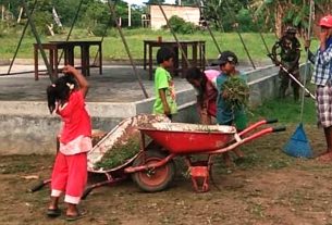 Anak-anak Kampung Dorba Ikut Serta Sukseskan TMMD
