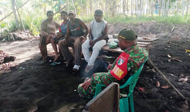 Danramil Beri Pesan Warga dan Satgas TMMD Kodim Sarmi Agar Terus Bersinergi