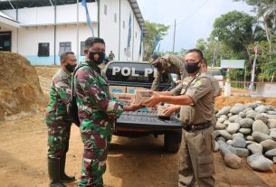 Bupati Banjarnegara Beri Bantuan Susu Ke Satgas tmmd Reg 111 Kebutuhjurang