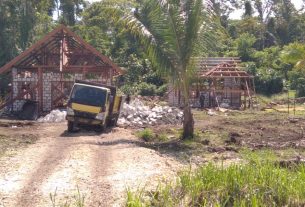 TMMD Kodim 1712/Sarmi Bangun Rumah Pastori, Gereja, dan Balai Kampung