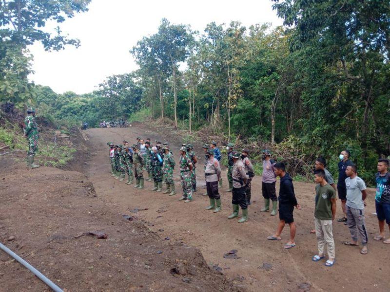 Anggota Satgas TMMD 111 Kodim 1407/Bone Rutin Laksanakan Apel Pagi Sebelum Bekerja.