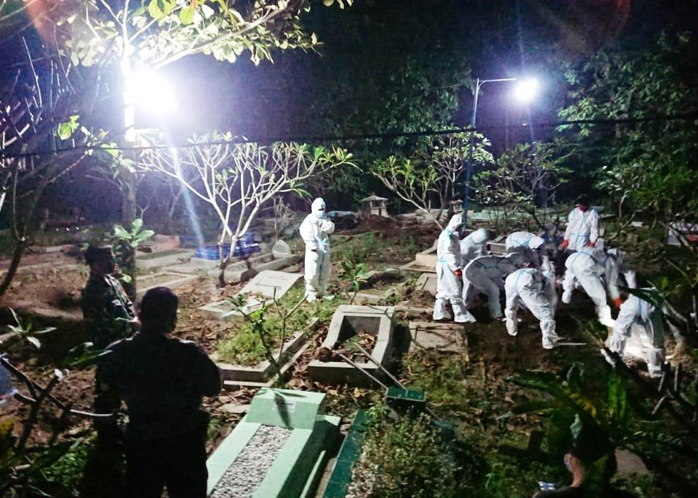 Babinsa Kawal Sampai Selesai Meski Malam Hari