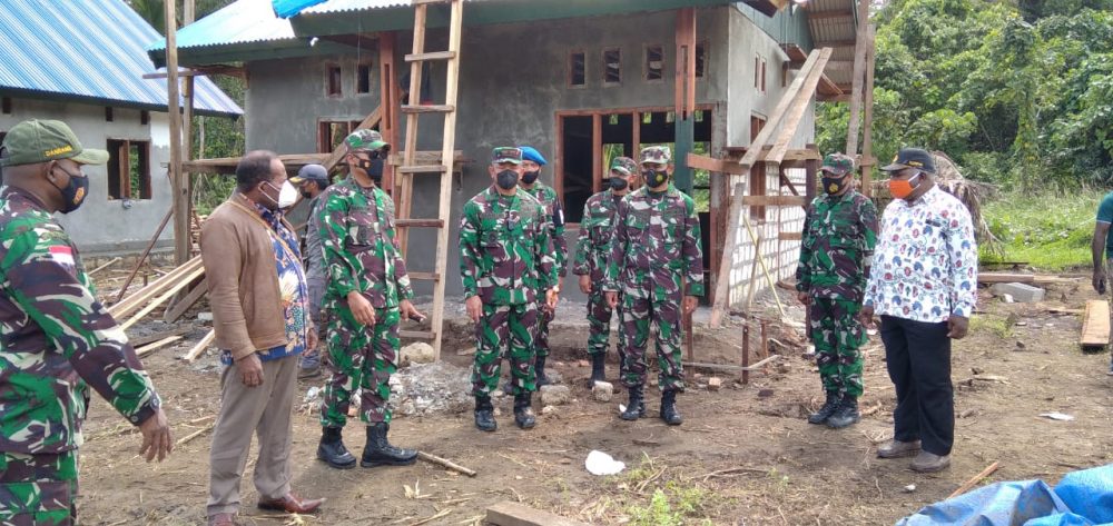 Bangunan Rumah Pastori TMMD Dikunjungi Danrem 172/PWY