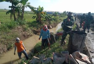 Bersama Warga Terus Kebut Proses Pengerjaan Pengecoran Jalan Di Desa Tamansari
