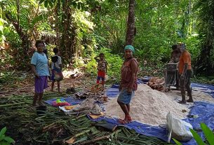 Buat Papeda untuk Satgas TMMD Kodim Sarmi