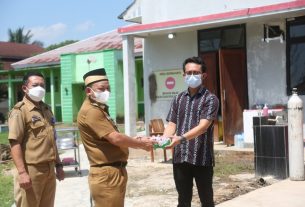 Bupati Lamtim Bagi Nasi Kotak, Dalam Giat Aqiqah Ghibran Rahardjo