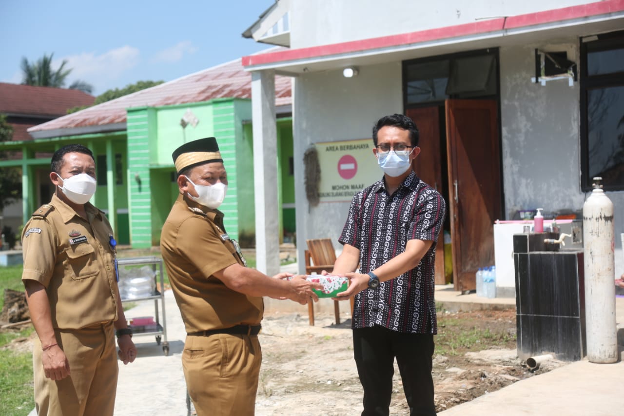 Bupati Lamtim Bagi Nasi Kotak, Dalam Giat Aqiqah Ghibran Rahardjo