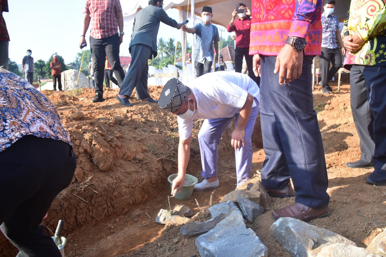 Bupati Letakkan Batu Pertama Pembangunan Masjid Jami Panaragan