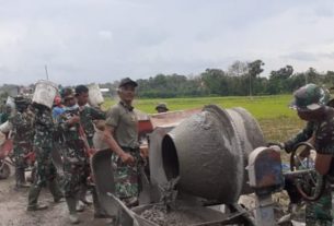 Camat Jaken Puji Totalitas Kinerja Satgas Dalam Setiap Kegiatan TMMD Reg 111